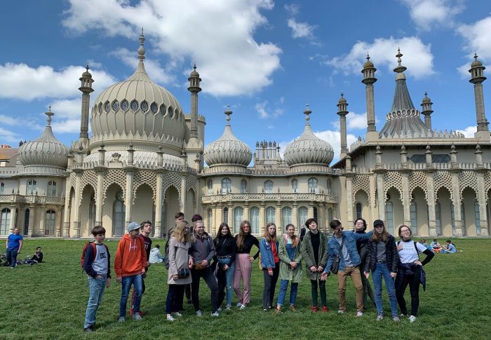 grupo en brighton
